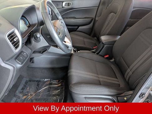 Used 2025 Hyundai Venue SEL FWD image 21