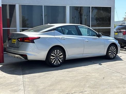 Used 2025 Nissan Altima 2.5 SV FWD image 3