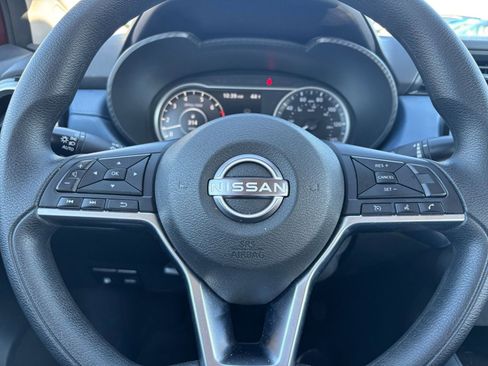 Used 2025 Nissan Versa SV image 25