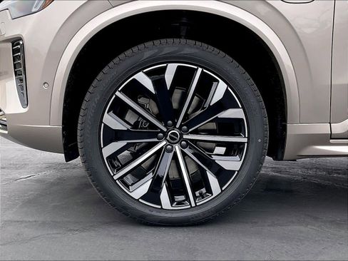 New 2026 Volvo XC90 T8 Plus w/ Protection Package AWD/4WD image 14