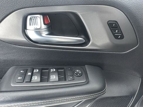 Used 2025 Chrysler Pacifica Select FWD image 22