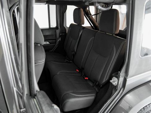 Used 2018 Jeep Wrangler Unlimited Sahara AWD/4WD image 34