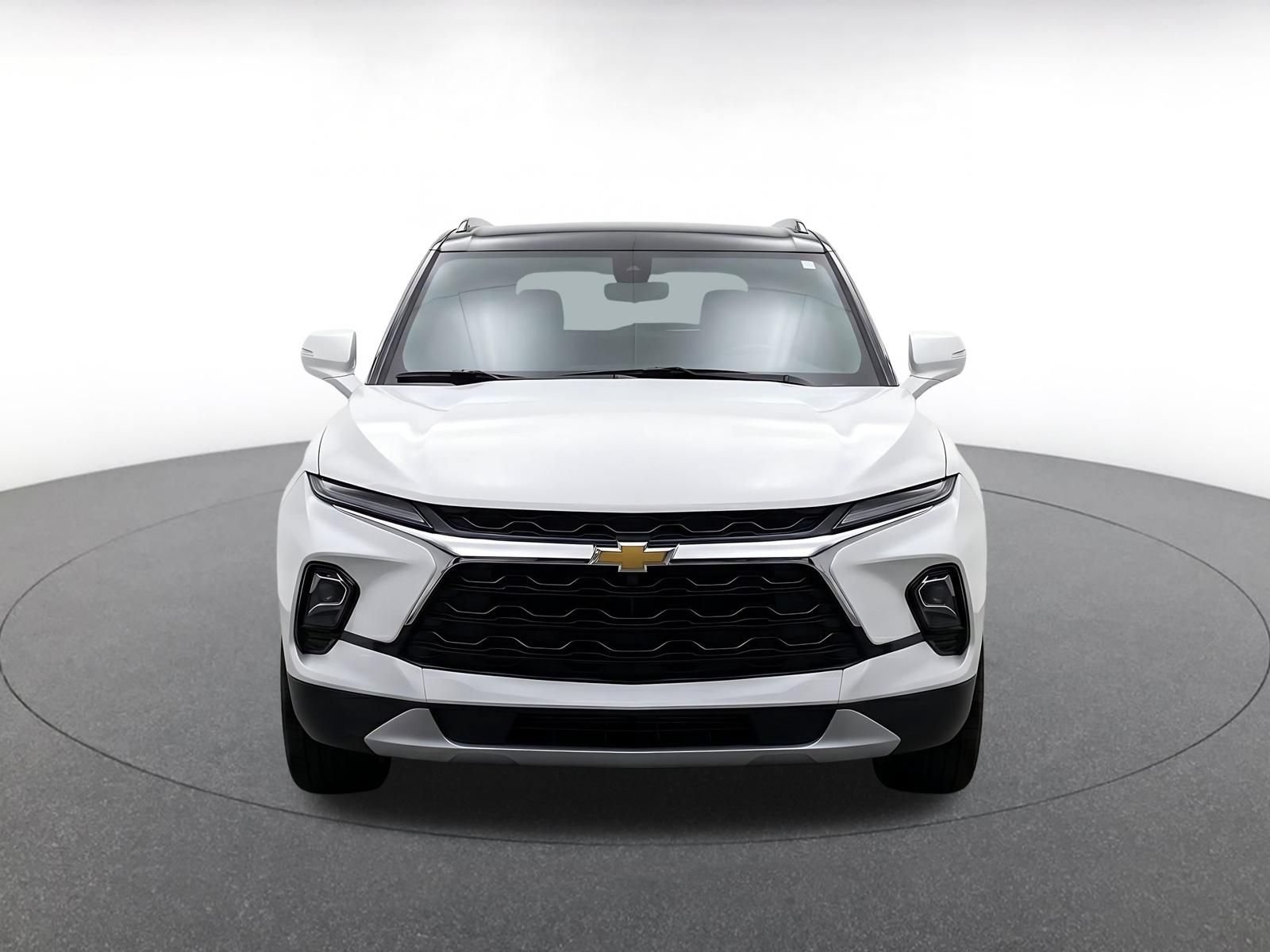 Used 2026 Chevrolet Blazer LT FWD image 2