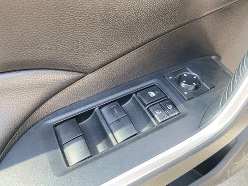 Used 2021 Toyota RAV4 LE FWD image 14