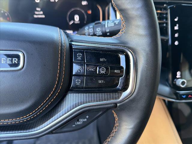 Used 2024 Jeep Grand Wagoneer Series III w/ Rear Seat Video Group 1 AWD/4WD image 17