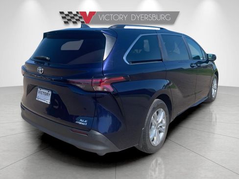 Used 2023 Toyota Sienna XLE image 8