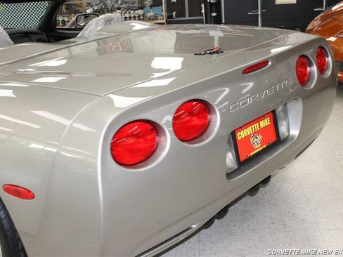 Used 2000 Chevrolet Corvette Convertible w/ Performance Handling Pkg RWD image 30