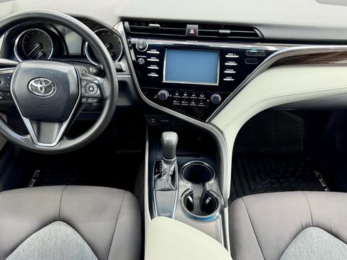 Used 2018 Toyota Camry LE image 17