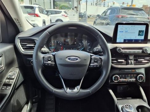 Certified 2022 Ford Escape SE w/ SE Sport Appearance Package image 15