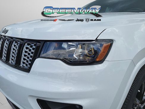 Used 2022 Jeep Grand Cherokee Laredo X RWD image 28