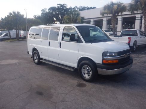 Used 2017 Chevrolet Express 2500 LT w/ LT Preferred Equipment Group RWD image 2