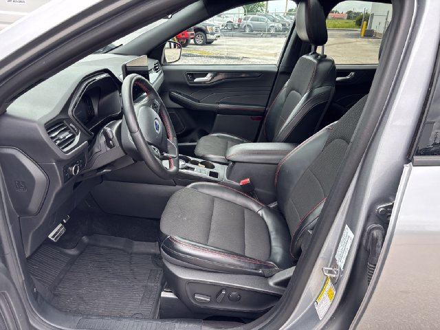 Used 2024 Ford Escape ST-Line w/ Tech Pack #1 AWD/4WD image 9