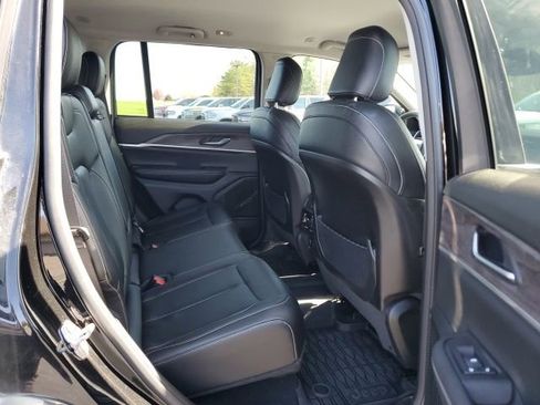 Used 2023 Jeep Grand Cherokee Limited AWD/4WD image 22