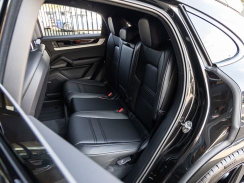 Certified 2025 Porsche Cayenne S AWD/4WD image 37