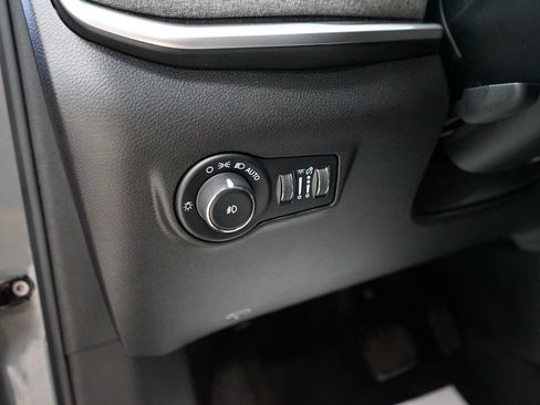 Used 2023 Jeep Compass Latitude AWD/4WD image 29