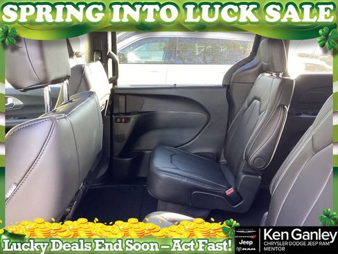 New 2026 Chrysler Pacifica Select image 15