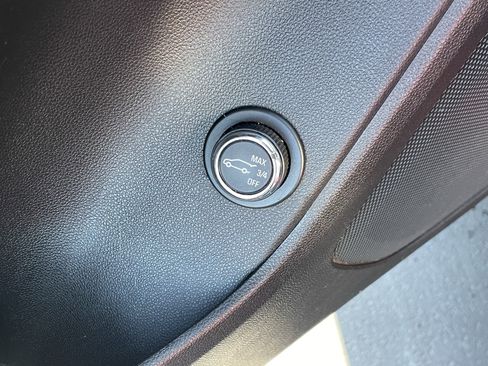 Used 2019 Chevrolet Blazer LT image 14