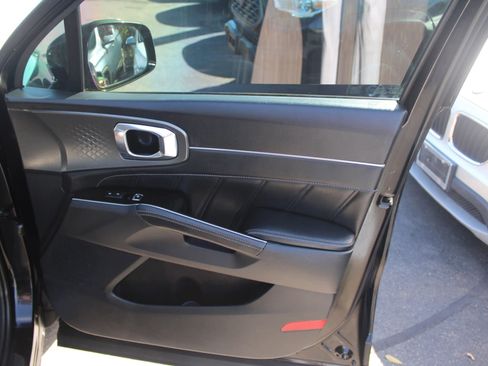Used 2023 Kia Sorento SX image 38