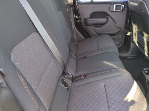 New 2025 Jeep Gladiator Mojave w/ Convenience Group image 18