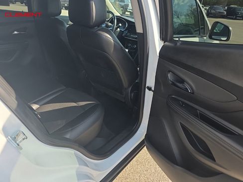 Used 2021 Buick Encore Preferred image 13