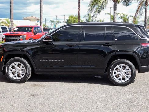 Used 2023 Jeep Grand Cherokee Limited image 5