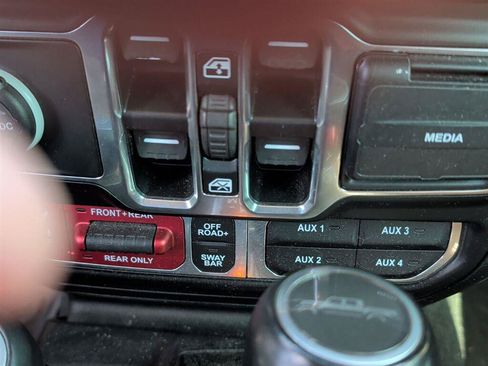 Used 2022 Jeep Gladiator Rubicon w/ LED Lighting Group AWD/4WD image 19