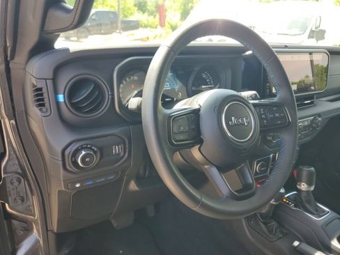 Used 2024 Jeep Wrangler Unlimited Rubicon 4xe AWD/4WD image 10