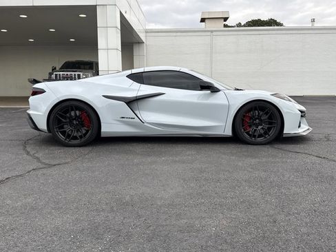 Used 2023 Chevrolet Corvette Z06 image 2