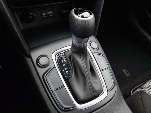 Used 2019 Hyundai Kona SE image 14