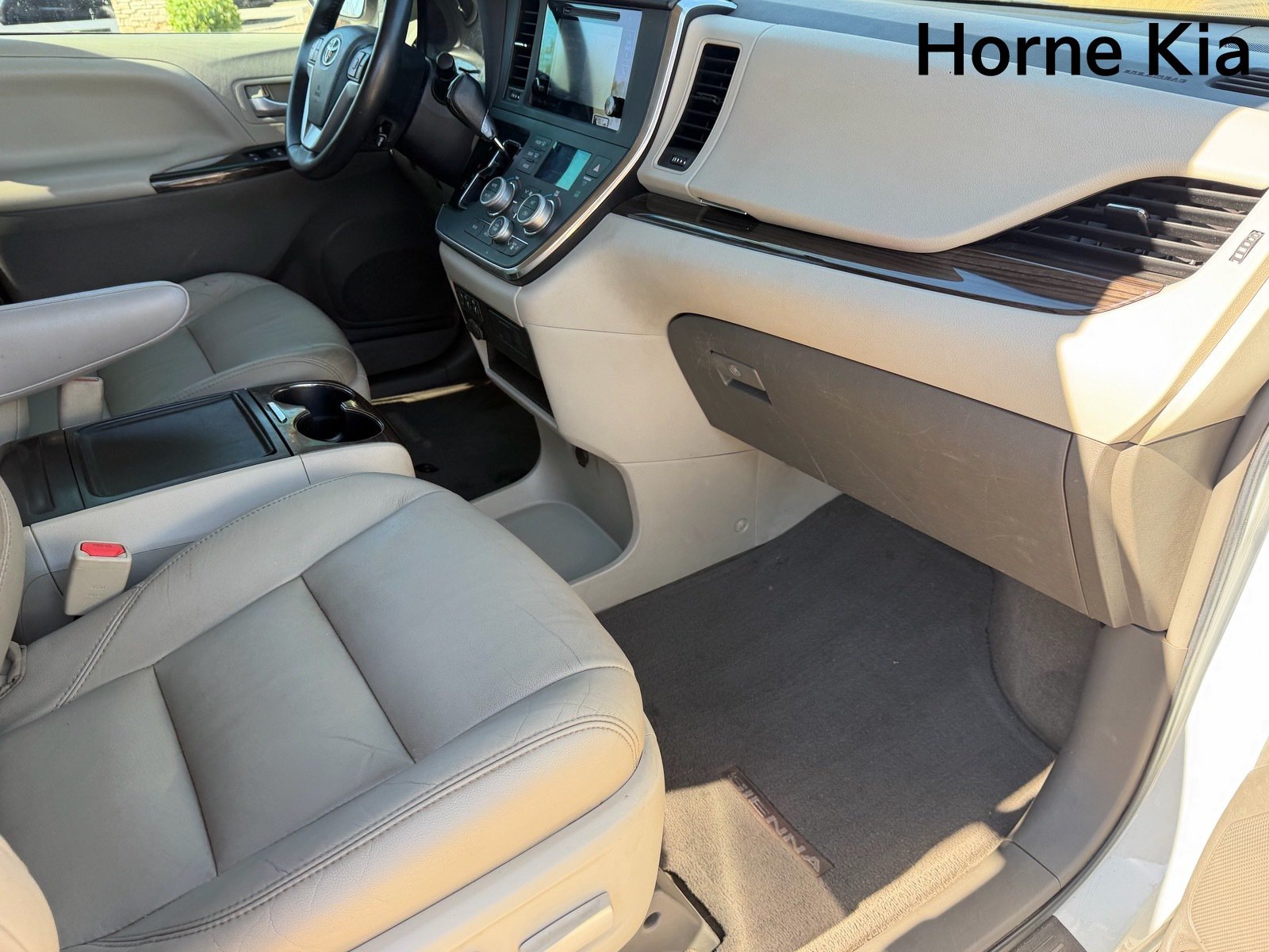 Used 2017 Toyota Sienna XLE w/ XLE Navigation Package FWD image 12