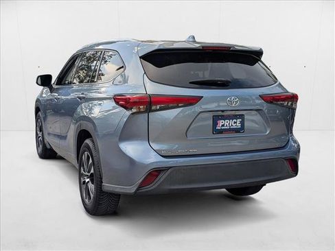 Used 2021 Toyota Highlander XLE image 7