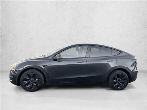 Used 2025 Tesla Model Y Long Range image 4