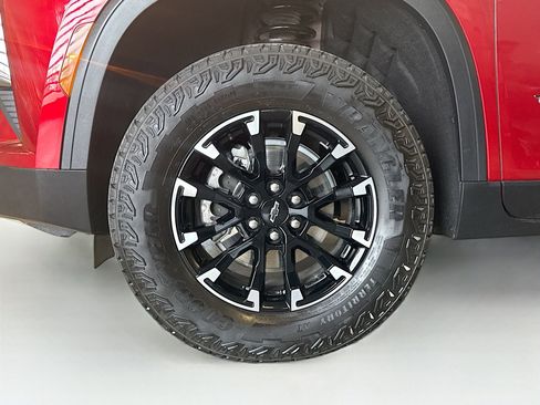 Used 2025 Chevrolet Traverse Z71 w/ Driver Confidence Package image 11