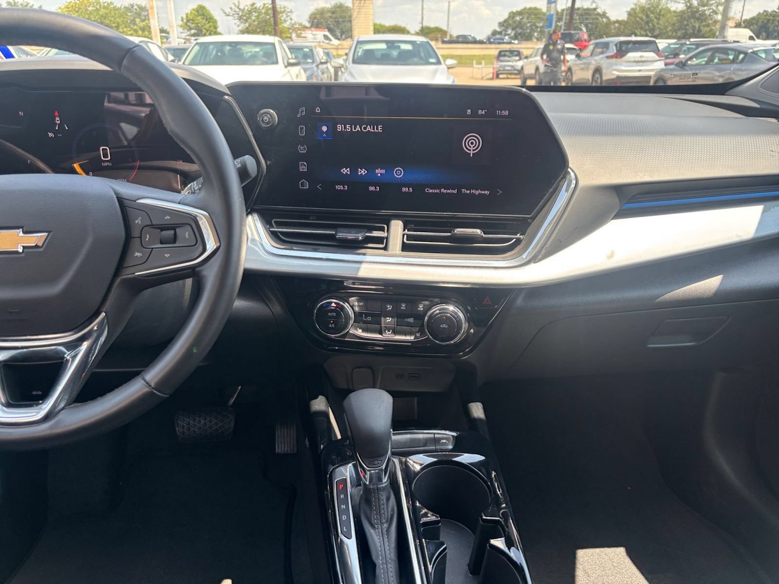 Used 2025 Chevrolet Trax LT w/ LT Convenience Package FWD image 16