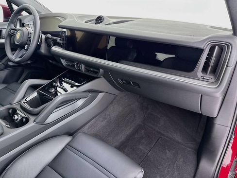 New 2026 Porsche Cayenne Coupe AWD/4WD image 31