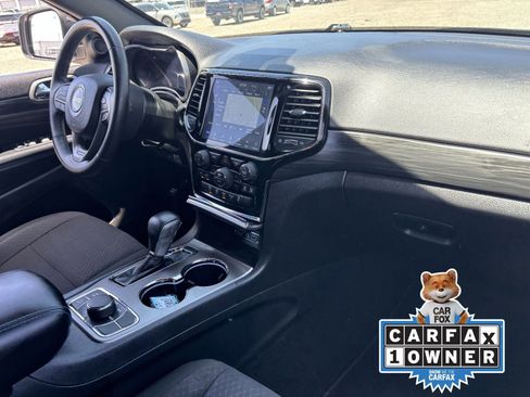 Used 2019 Jeep Grand Cherokee Laredo AWD/4WD image 12