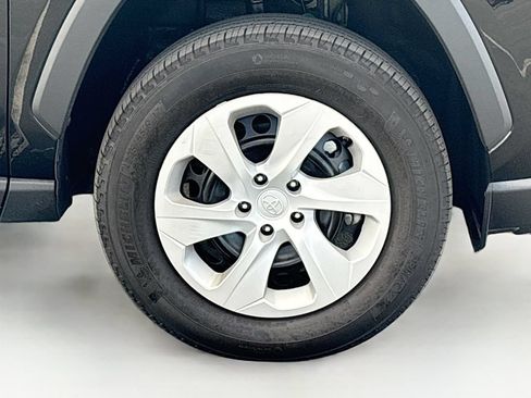 Certified 2025 Toyota RAV4 LE FWD image 31