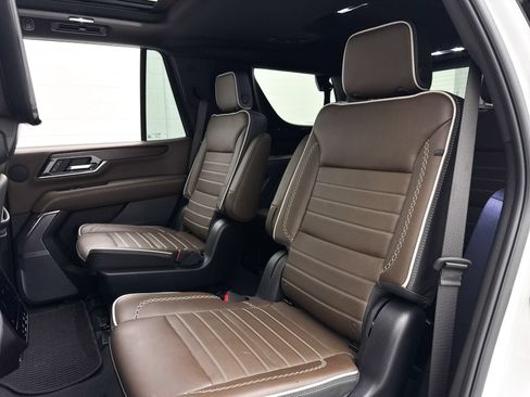 Used 2025 GMC Yukon Denali Ultimate AWD/4WD image 46