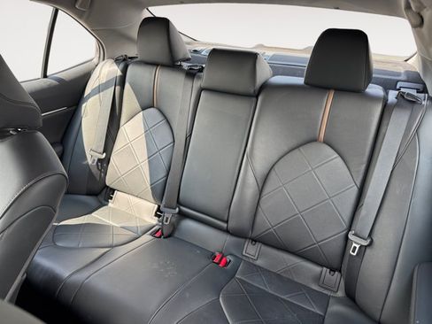 Used 2019 Toyota Camry XLE FWD image 13