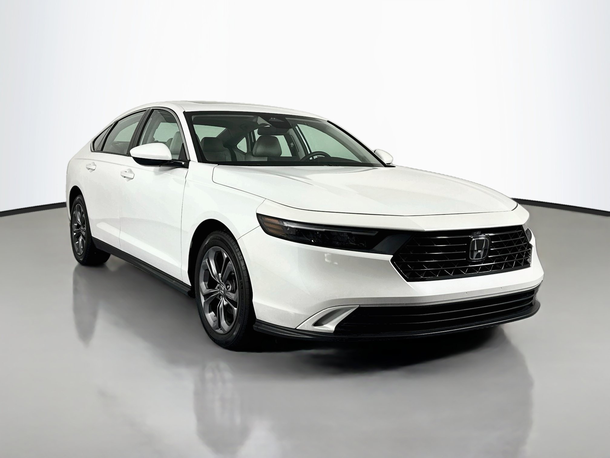 Certified 2023 Honda Accord EX image 3