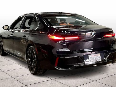 Used 2025 BMW 740i w/ Premium Package image 15