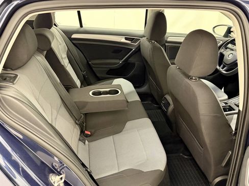 Used 2016 Volkswagen e-Golf SE w/ DC Fast Charging Package image 10