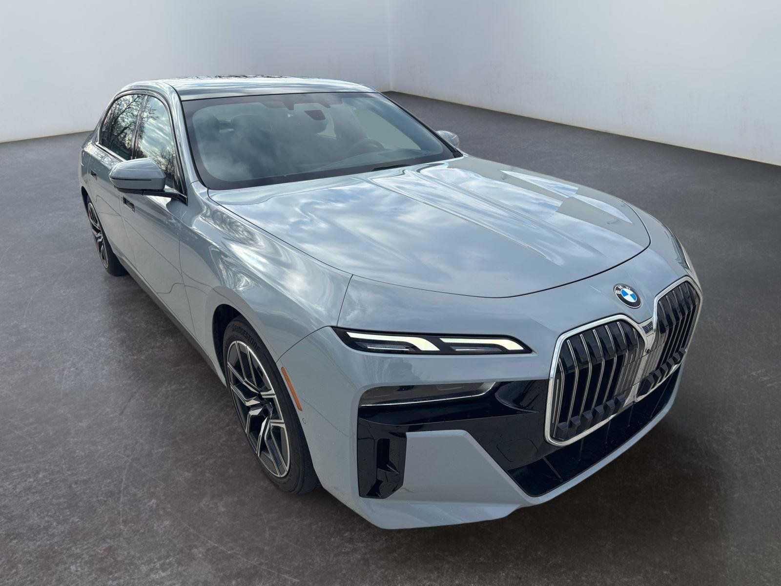Used 2023 BMW 760i xDrive AWD/4WD image 11