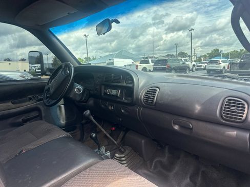 Used 2001 Dodge Ram 2500 Truck 2WD Quad Cab image 3
