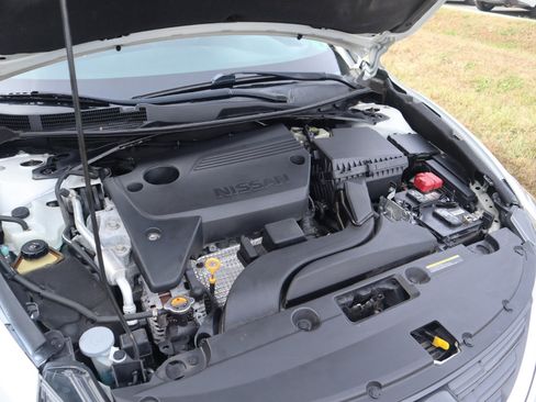 Used 2016 Nissan Altima 2.5 SR w/ LED Appearance Package image 31