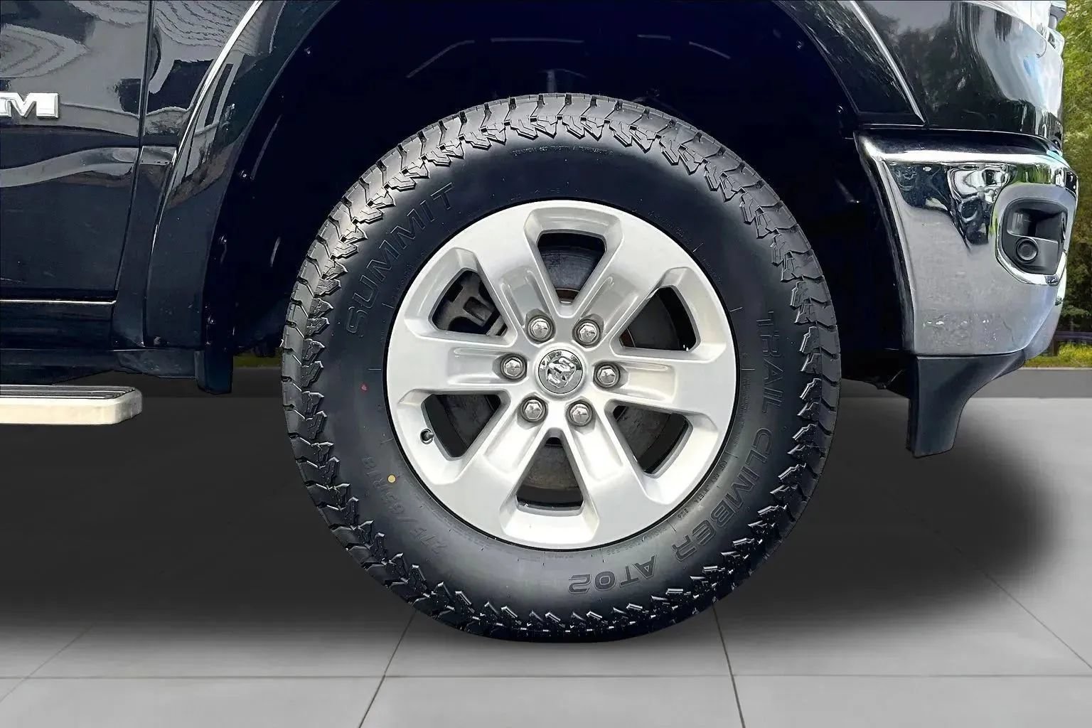 Used 2019 RAM 1500 Laramie AWD/4WD image 8