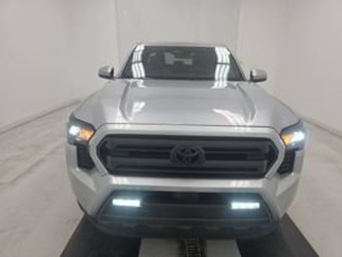 Certified 2025 Toyota Tacoma SR5 AWD/4WD image 2