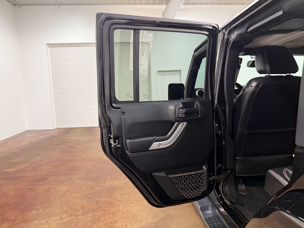 Used 2018 Jeep Wrangler Unlimited Sahara AWD/4WD image 46