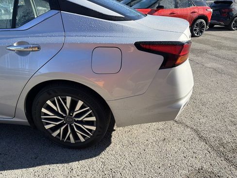 Used 2025 Nissan Altima 2.5 SV image 7