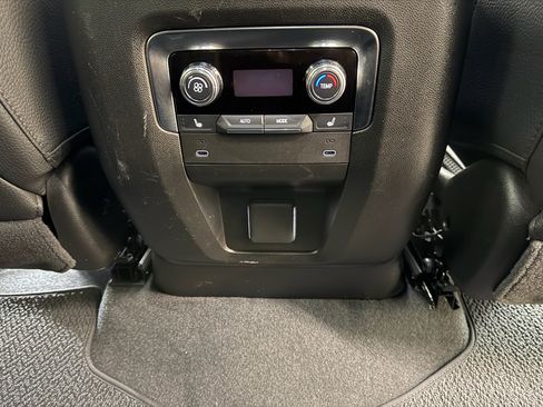 Used 2025 GMC Yukon Denali AWD/4WD image 27